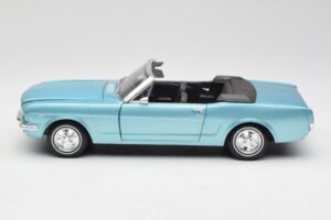Ford Mustang Kabrió Arcadian Blue Revell 1:18 8832-F1 Fém – 4. kép a 8-ből
