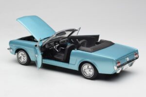 Ford Mustang Kabrió Arcadian Blue Revell 1:18 8832-F1 Fém – 5. kép a 8-ből