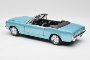 Ford Mustang Kabrió Arcadian Blue Revell 1:18 8832-F1 Fém – 7. kép a 8-ből