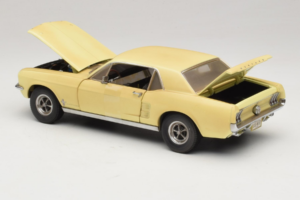 Ford Mustang Coupe Sárga The Walking Dead Greenlight 1:18 12958 Fém – 5. kép a 8-ből