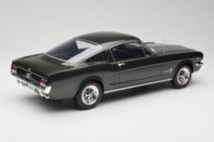 Ford Mustang Fastback Ivy Green Otto 1:12 G079 Gyanta – 2. kép a 6-ből