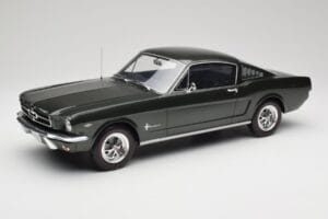Ford Mustang Fastback Ivy Green Otto 1:12 G079 Gyanta