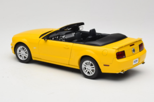 Ford Mustang GT S197 Kabrió Screaming Yellow AUTOart 1:18 73062 Fém – 7. kép a 8-ből