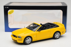 Ford Mustang GT S197 Kabrió Screaming Yellow AUTOart 1:18 73062 Fém – 8. kép a 8-ből