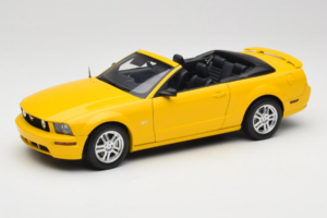 Ford Mustang GT S197 Kabrió Screaming Yellow AUTOart 1:18 73062 Fém