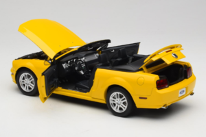 Ford Mustang GT S197 Kabrió Screaming Yellow AUTOart 1:18 73062 Fém – 5. kép a 8-ből