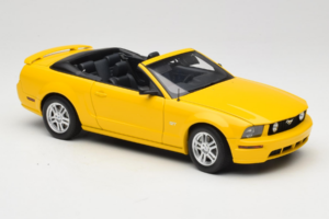 Ford Mustang GT S197 Kabrió Screaming Yellow AUTOart 1:18 73062 Fém – 6. kép a 8-ből
