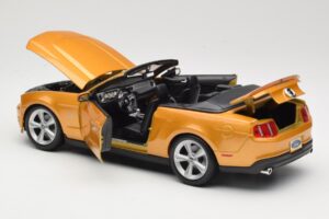 Ford Mustang GT S197 Kabrió Arany Maisto 1:18 31158 Fém – 4. kép a 7-ből