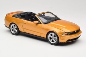 Ford Mustang GT S197 Kabrió Arany Maisto 1:18 31158 Fém – 5. kép a 7-ből