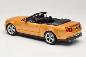 Ford Mustang GT S197 Kabrió Arany Maisto 1:18 31158 Fém – 6. kép a 7-ből