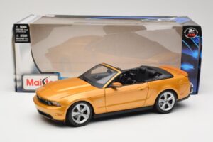 Ford Mustang GT S197 Kabrió Arany Maisto 1:18 31158 Fém – 7. kép a 7-ből