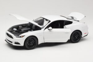 Ford Mustang GT S550 Fehér Maisto 1:18 31197 Fém – 2. kép a 8-ből