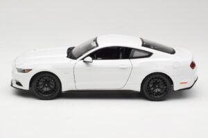 Ford Mustang GT S550 Fehér Maisto 1:18 31197 Fém – 4. kép a 8-ből