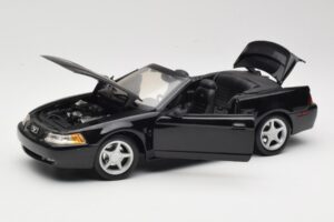 Ford Mustang GT SN95 Kabrió Fekete Maisto 1:18 50328 Fém – 2. kép a 8-ből