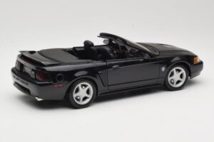 Ford Mustang GT SN95 Kabrió Fekete Maisto 1:18 50328 Fém – 3. kép a 8-ből