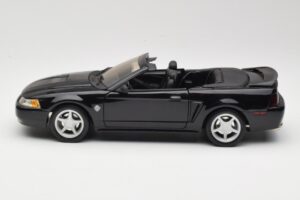 Ford Mustang GT SN95 Kabrió Fekete Maisto 1:18 50328 Fém – 4. kép a 8-ből