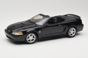 Ford Mustang GT SN95 Kabrió Fekete Maisto 1:18 50328 Fém