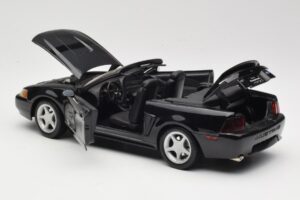 Ford Mustang GT SN95 Kabrió Fekete Maisto 1:18 50328 Fém – 5. kép a 8-ből