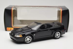 Ford Mustang GT SN95 Kabrió Fekete Maisto 1:18 50328 Fém – 8. kép a 8-ből