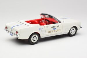 Ford Mustang Pace Car Wimbledon White Solido 1:18 81578 Fém – 3. kép a 8-ből