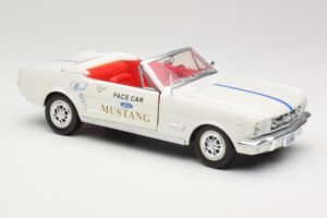 Ford Mustang Pace Car Wimbledon White Solido 1:18 81578 Fém – 6. kép a 8-ből
