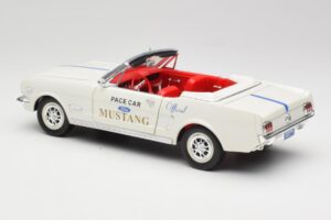 Ford Mustang Pace Car Wimbledon White Solido 1:18 81578 Fém – 7. kép a 8-ből
