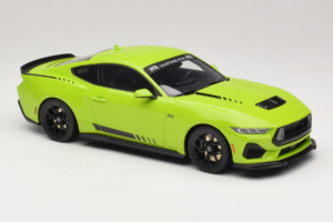 Ford Mustang RTR Spec 3 Sárga GT Spirit 1:18 GT565 Gyanta – 4. kép a 6-ből