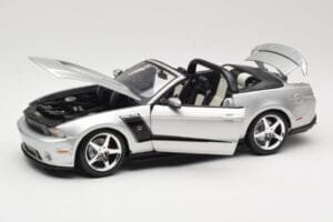 Ford Mustang S197 Roush 427R Kabrió Ezüst Maisto 1:18 31669 Fém – 2. kép a 8-ből