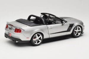 Ford Mustang S197 Roush 427R Kabrió Ezüst Maisto 1:18 31669 Fém – 3. kép a 8-ből