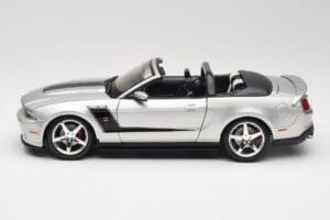 Ford Mustang S197 Roush 427R Kabrió Ezüst Maisto 1:18 31669 Fém – 4. kép a 8-ből