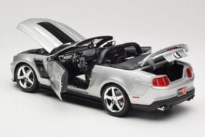 Ford Mustang S197 Roush 427R Kabrió Ezüst Maisto 1:18 31669 Fém – 5. kép a 8-ből