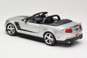 Ford Mustang S197 Roush 427R Kabrió Ezüst Maisto 1:18 31669 Fém – 7. kép a 8-ből