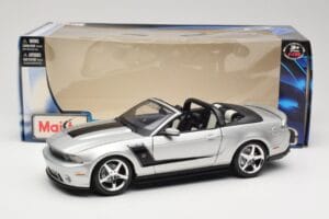Ford Mustang S197 Roush 427R Kabrió Ezüst Maisto 1:18 31669 Fém – 8. kép a 8-ből