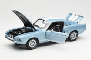 Ford Mustang Shelby GT500 Világoskék Metálfényű Fehér Csíkokkal AUTOart 1:18 72907 Fém – 2. kép a 8-ből