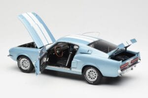 Ford Mustang Shelby GT500 Világoskék Metálfényű Fehér Csíkokkal AUTOart 1:18 72907 Fém – 5. kép a 8-ből