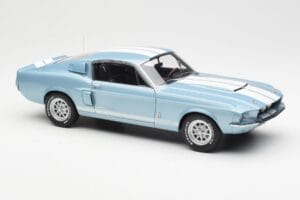 Ford Mustang Shelby GT500 Világoskék Metálfényű Fehér Csíkokkal AUTOart 1:18 72907 Fém – 6. kép a 8-ből