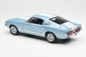 Ford Mustang Shelby GT500 Világoskék Metálfényű Fehér Csíkokkal AUTOart 1:18 72907 Fém – 7. kép a 8-ből