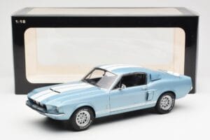 Ford Mustang Shelby GT500 Világoskék Metálfényű Fehér Csíkokkal AUTOart 1:18 72907 Fém – 8. kép a 8-ből