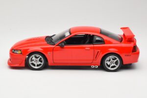 Ford Mustang SVT Cobra R SN95 Piros Maisto 1:18 531872 Fém – 4. kép a 8-ből