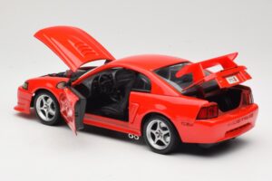 Ford Mustang SVT Cobra R SN95 Piros Maisto 1:18 531872 Fém – 5. kép a 8-ből
