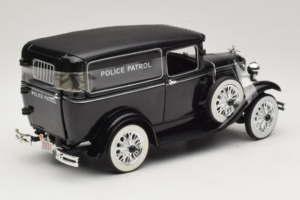 Ford Panel Car Police Patrol Signature Models 1:18 18143 Fém – 2. kép a 6-ből