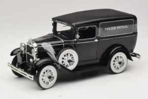 Ford Panel Car Police Patrol Signature Models 1:18 18143 Fém