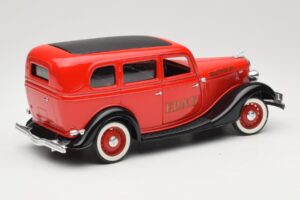 Ford Sedan Piros Solido 1:18 8066 Fém – 3. kép a 8-ből