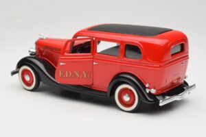 Ford Sedan Piros Solido 1:18 8066 Fém – 5. kép a 8-ből