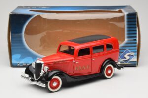 Ford Sedan Piros Solido 1:18 8066 Fém – 8. kép a 8-ből