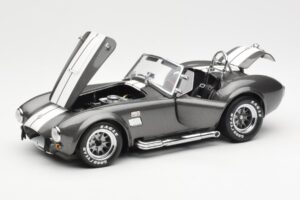 Ford Shelby Cobra 427 S/C Szürke Metál Fehér Csíkokkal Kyosho 1:18 08045GRW Fém – 2. kép a 8-ből