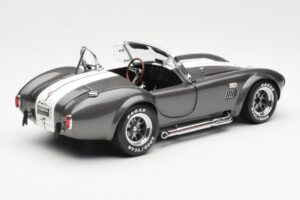 Ford Shelby Cobra 427 S/C Szürke Metál Fehér Csíkokkal Kyosho 1:18 08045GRW Fém – 3. kép a 8-ből