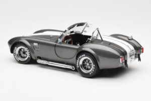 Ford Shelby Cobra 427 S/C Szürke Metál Fehér Csíkokkal Kyosho 1:18 08045GRW Fém – 7. kép a 8-ből