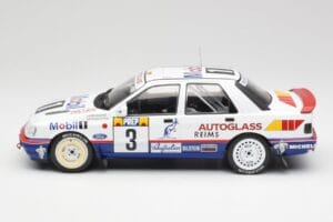 Ford Sierra RS Cosworth 4x4 #3 M. Biasion / T. Siviero Rally Monte Carlo 1992 MCG 1:18 MCG18355R Fém – 3. kép a 6-ből
