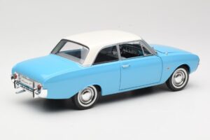 Ford Taunus 17M P2 Kék Revell 1:18 08817 Fém – 3. kép a 8-ből